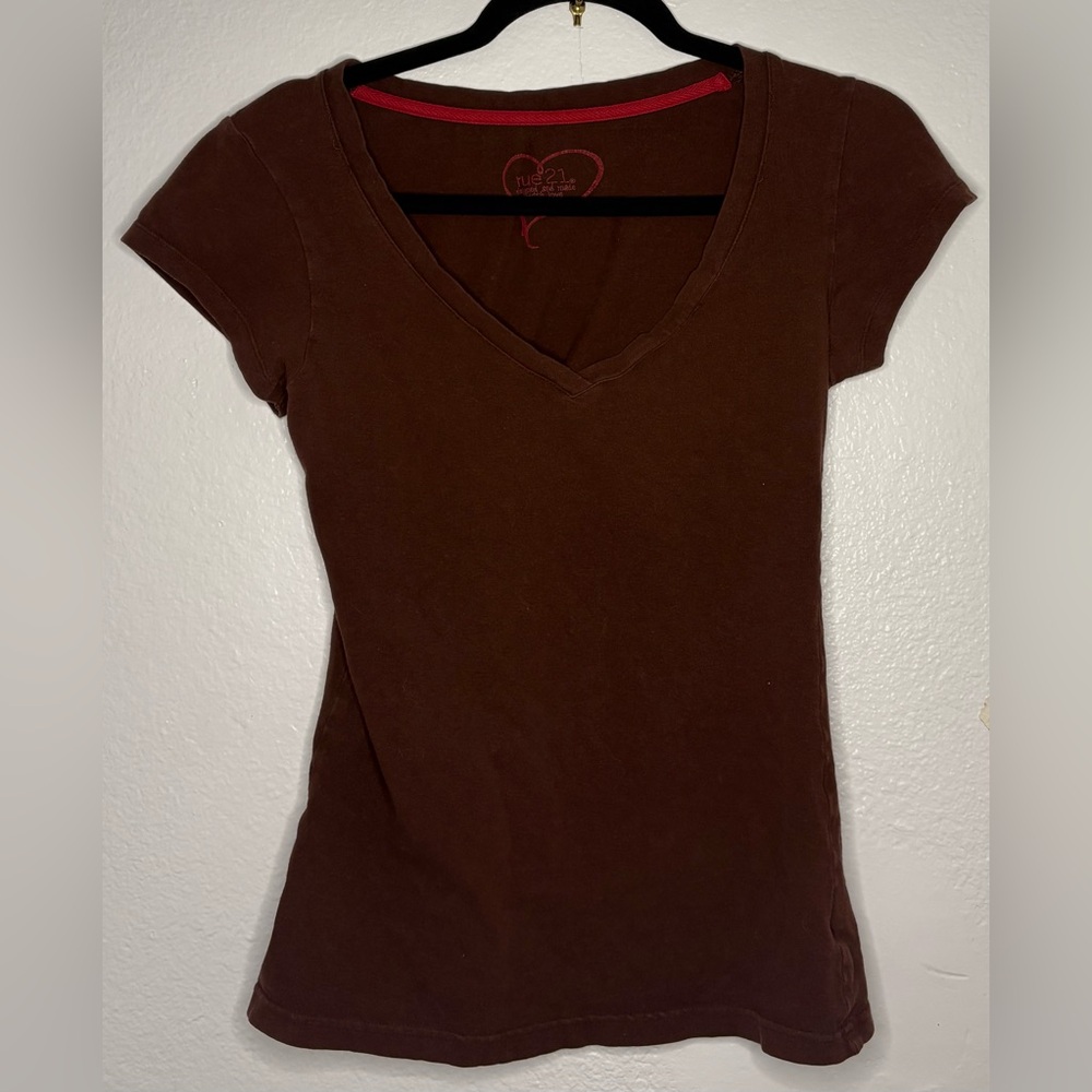Short sleeved V-neck T-shirt